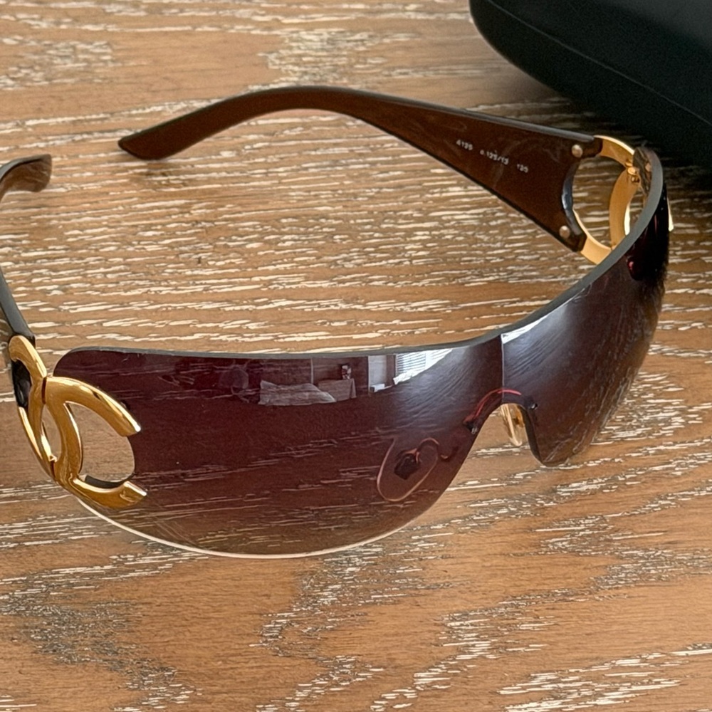 CHANEL Black Frame Brown Gradient CC Logo Rimless Sunglasses - Picture 8 of 11